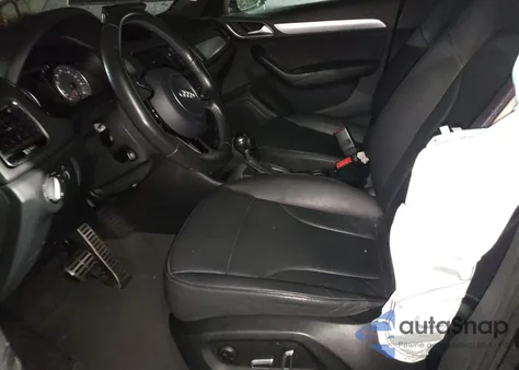 2016 Audi Q3 Premium Plus z USA, uszkodzony, nr VIN WA1BFCFS2GR021871